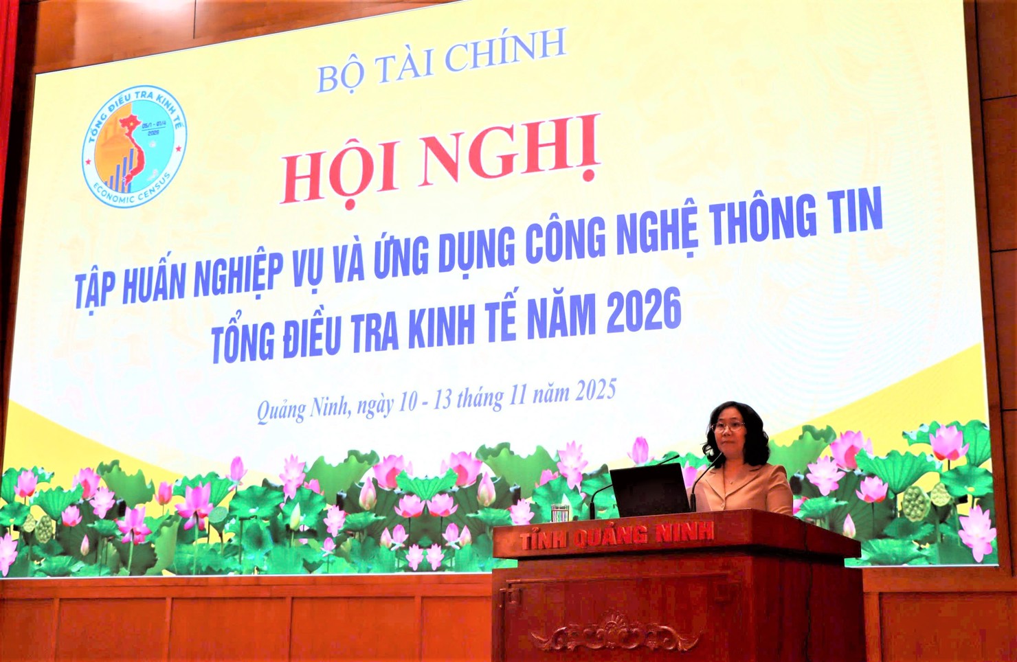 Cục trưởng Cục Thống k&ecirc; Nguyễn Thị Hương ph&aacute;t biểu chỉ đạo tại Hội nghị tập huấn