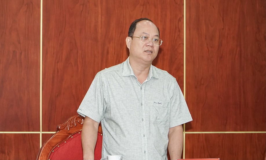 B&iacute; thư Tỉnh uỷ C&agrave; Mau Nguyễn Hồ Hải chỉ đạo, c&aacute;c c&ocirc;ng tr&igrave;nh, dự &aacute;n trọng điểm cần được tập trung triển khai quyết liệt trong giai đoạn cuối năm. Ảnh: M.L