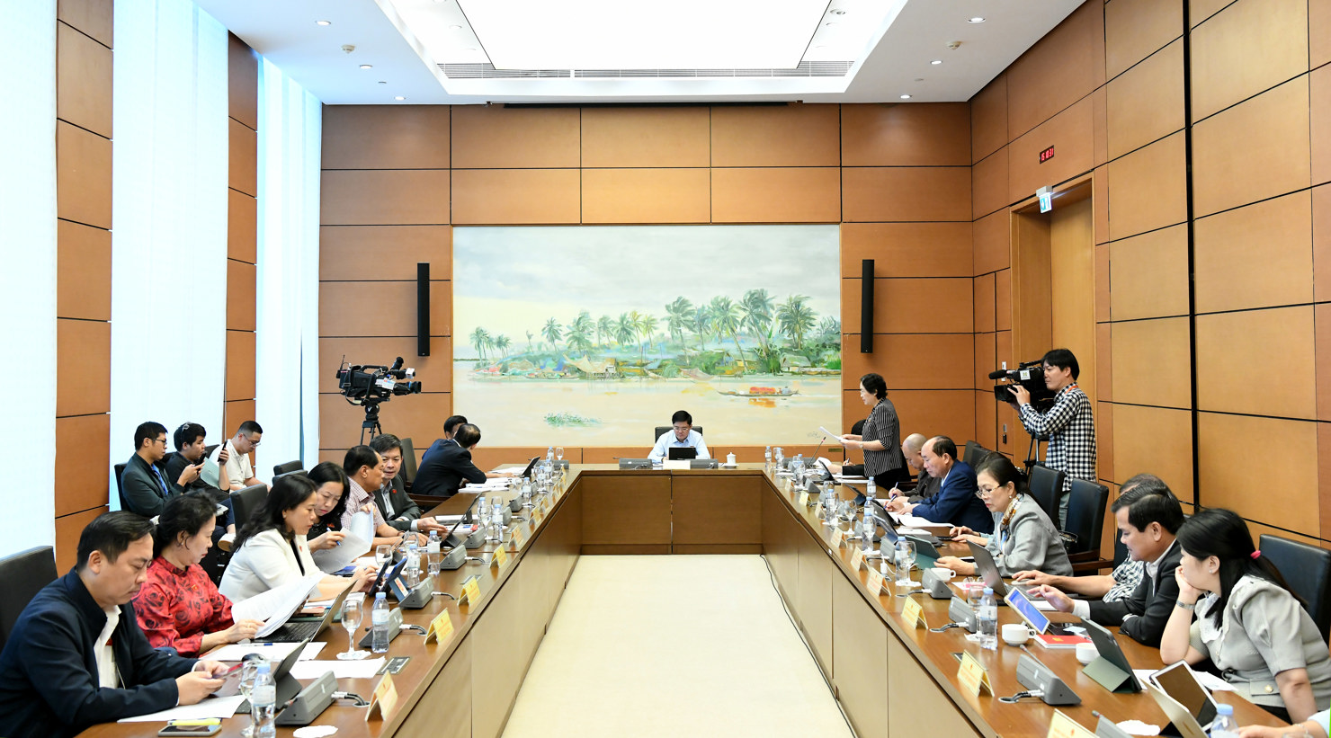 Quang cảnh phi&ecirc;n thảo luận tại Tổ 11 chiều 11/11.