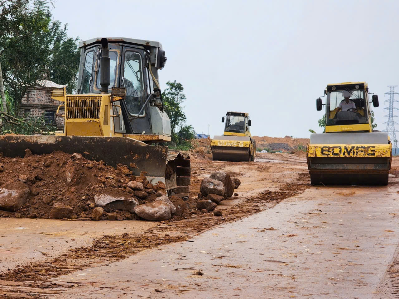 Ph&oacute; Thủ tướng y&ecirc;u cầu đảm bảo nguồn vật liệu cung cấp cho 9 dự &aacute;n để đ&aacute;p ứng tiến độ thi c&ocirc;ng. Ảnh minh họa: L.Th