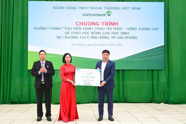 Vietcombank khánh thành "Thư viện Xanh", trao học bổng tại Hải Phòng - Ảnh 1