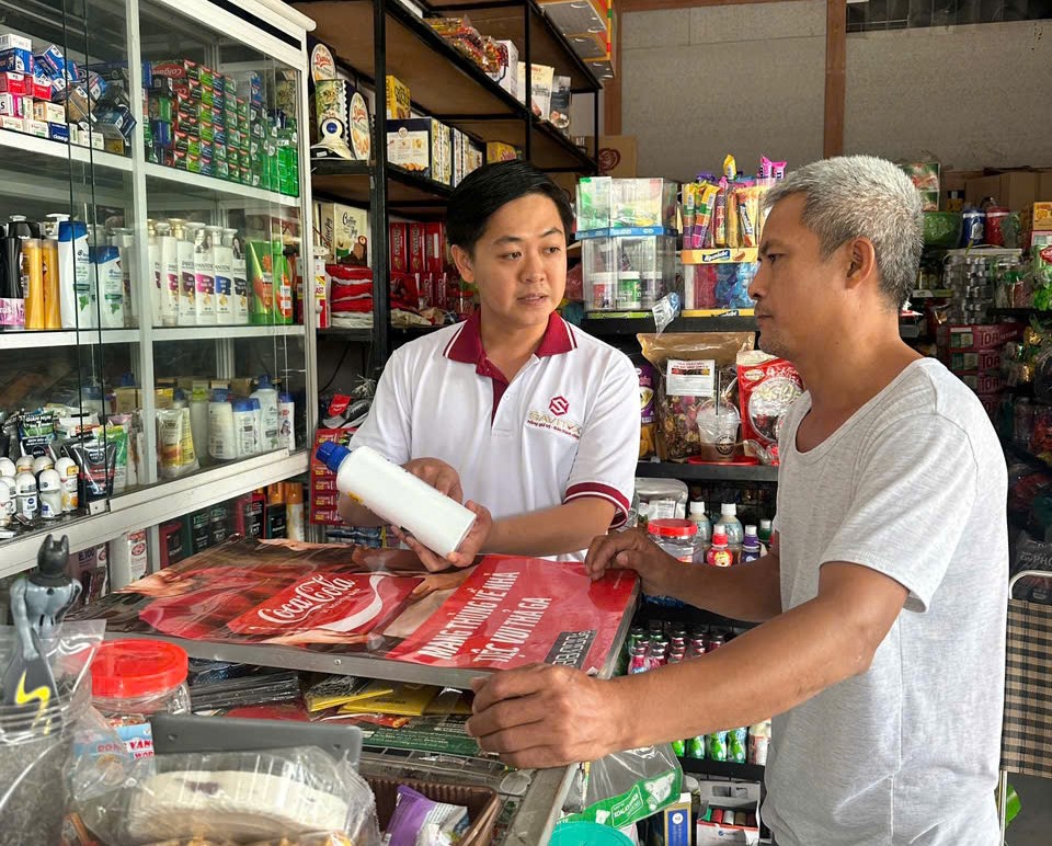 Đại l&yacute; thuế Savitax tham gia hỗ trợ hộ kinh doanh chuyển đổi sang m&ocirc; h&igrave;nh k&ecirc; khai. Ảnh: Savitax