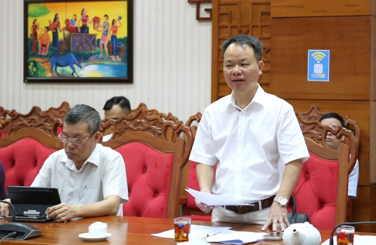 Trưởng Thuế tỉnh Đắk Lắk Nguyễn Anh Tuấn ph&aacute;t biểu tại hội nghị về c&ocirc;ng t&aacute;c thu ng&acirc;n s&aacute;ch 2 th&aacute;ng cuối năm. Ảnh: VP