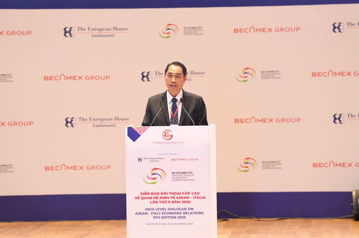 &Ocirc;ng Nguyễn Ho&agrave;n Vũ &ndash; Tổng Gi&aacute;m đốc Tập đo&agrave;n Becamex chia sẻ về định hướng ph&aacute;t triển m&ocirc; h&igrave;nh c&ocirc;ng nghiệp &ndash; đ&ocirc; thị &ndash; dịch vụ t&iacute;ch hợp. Ảnh: TD