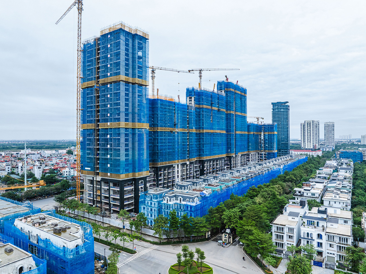 &nbsp;Hiện tại, dự &aacute;n đang được đẩy nhanh tiến độ thi c&ocirc;ng, dự kiến cất n&oacute;c t&ograve;a S2 trong th&aacute;ng 11 v&agrave; dự kiến b&agrave;n giao từ qu&yacute; 2/2027