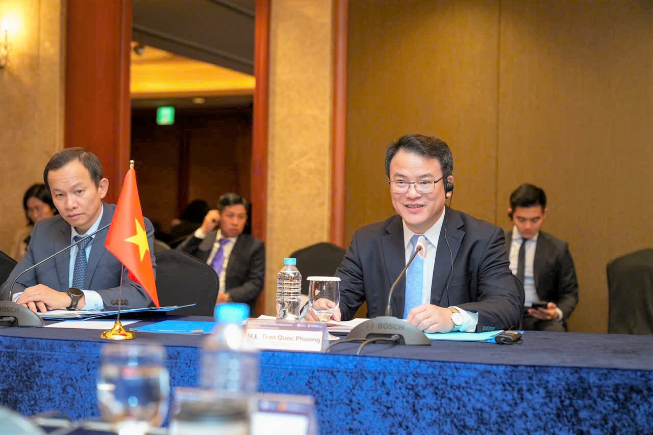 Thứ trưởng Bộ T&agrave;i ch&iacute;nh Trần Quốc Phương ph&aacute;t biểu tại Kỳ họp. &nbsp;