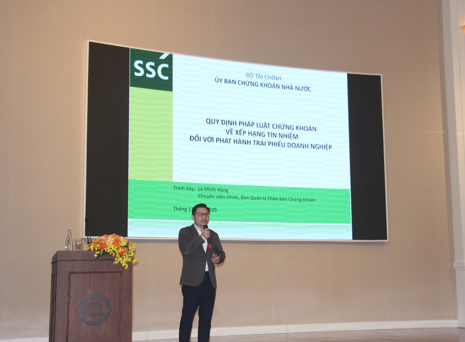 Đại diện Ban Quản l&yacute; Ch&agrave;o b&aacute;n Chứng kho&aacute;n - UBCKNN chia sẻ về quy định ph&aacute;p luật chứng kho&aacute;n về xếp hạng t&iacute;n nhiệm đối với ph&aacute;t h&agrave;nh tr&aacute;i phiếu doanh nghiệp. Anh: TD