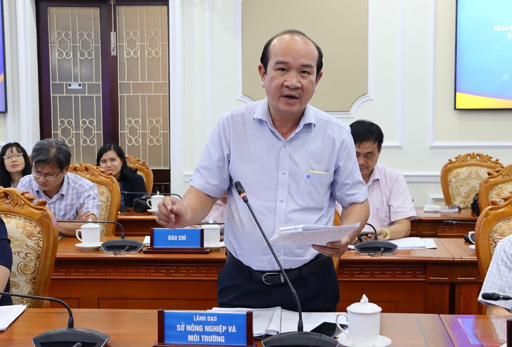 Đại diện Sở N&ocirc;ng nghiệp v&agrave; M&ocirc;i trường TP. Hồ Ch&iacute; Minh cho rằng,&nbsp;Th&agrave;nh phố cần thực hiện x&acirc;y dựng Bảng gi&aacute; đất h&agrave;ng năm