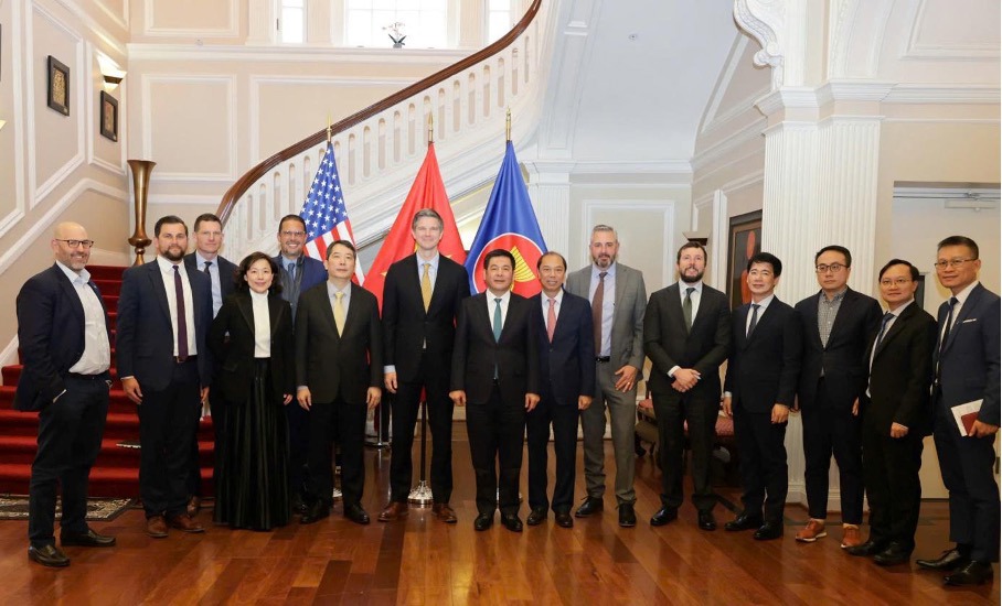 Đo&agrave;n đ&agrave;m ph&aacute;n Ch&iacute;nh phủ Việt Nam về thỏa thuận thương mại đối ứng với Hoa Kỳ do Bộ trưởng Bộ C&ocirc;ng Thương Nguyễn Hồng Di&ecirc;n l&agrave;m Trưởng đo&agrave;n đ&atilde; c&oacute; buổi l&agrave;m việc với l&atilde;nh đạo c&aacute;c doanh nghiệp thuộc Hiệp hội kinh doanh v&agrave; thương mại gi&agrave;y d&eacute;p Hoa Kỳ.