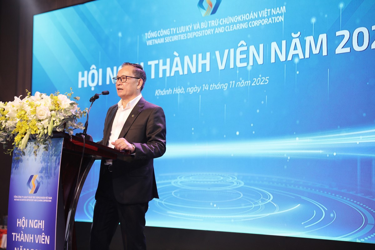 TS. Nguyễn Sơn - Chủ tịch&nbsp;Hội đồng th&agrave;nh vi&ecirc;n VSDC ph&aacute;t biểu tại Hội nghị.