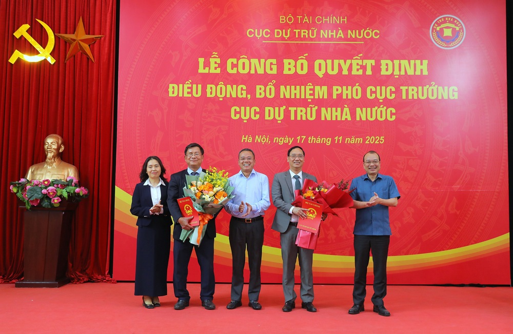 Ban L&atilde;nh đạo Cục DTNN ch&uacute;c mừng 02 t&acirc;n Ph&oacute; Cục trưởng.