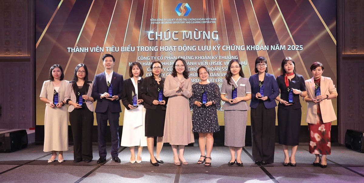 C&aacute;c&nbsp;th&agrave;nh vi&ecirc;n được vinh danh tại Hội nghị.&nbsp;