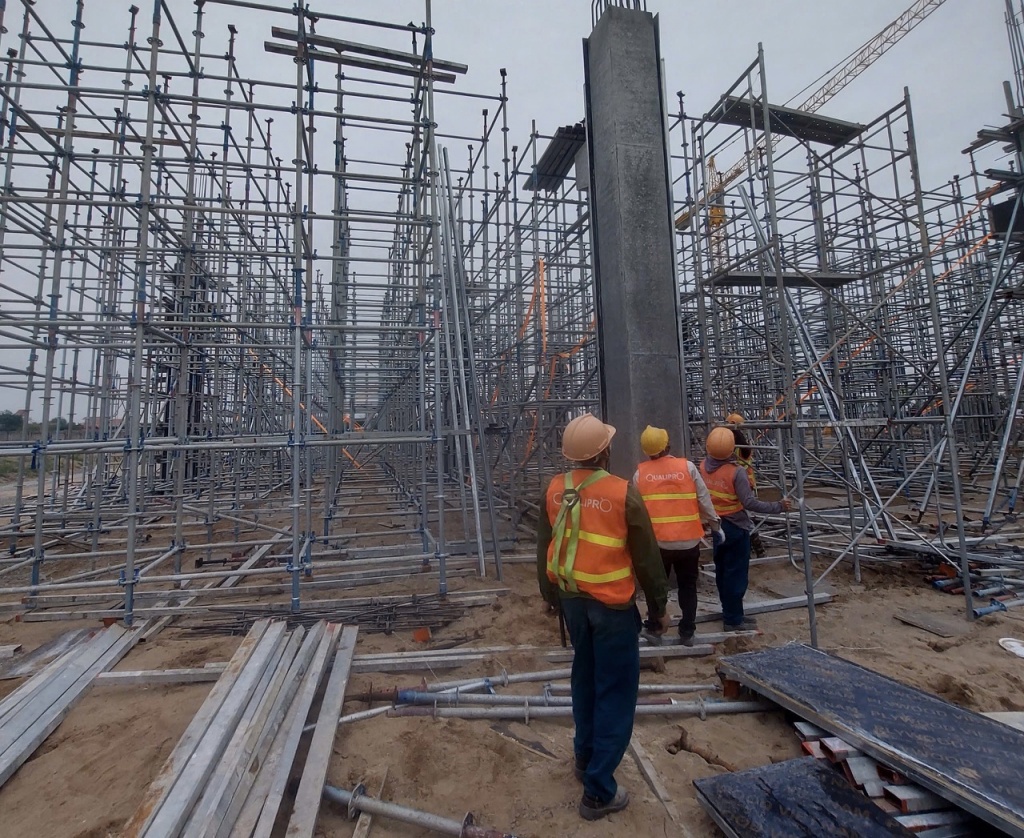 Ng&agrave;nh x&acirc;y dựng rơi v&agrave;o t&igrave;nh trạng thiếu hụt nh&acirc;n lực lớn. Ảnh: Thu Hiền