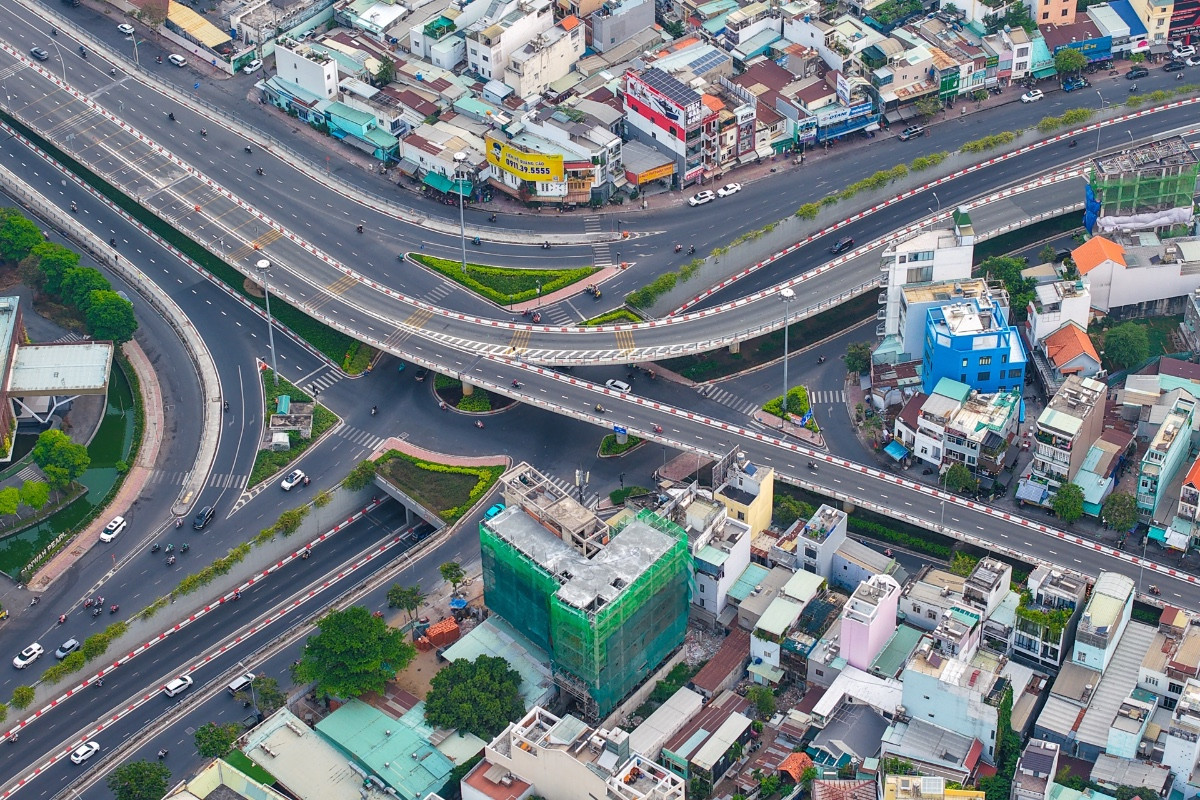 Hạ tầng TP. Hồ Ch&iacute; Minh được đẩy mạnh gi&uacute;p c&aacute;c dự &aacute;n bất động sản nh&agrave; ở th&ecirc;m sức h&uacute;t.