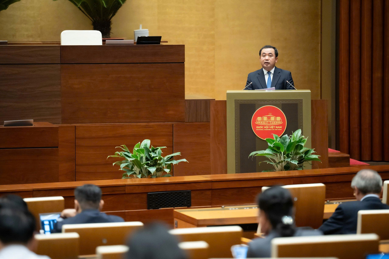 Bộ trưởng Bộ N&ocirc;ng nghiệp v&agrave; M&ocirc;i trường Trần Đức Thắng ph&aacute;t biểu tại phi&ecirc;n họp