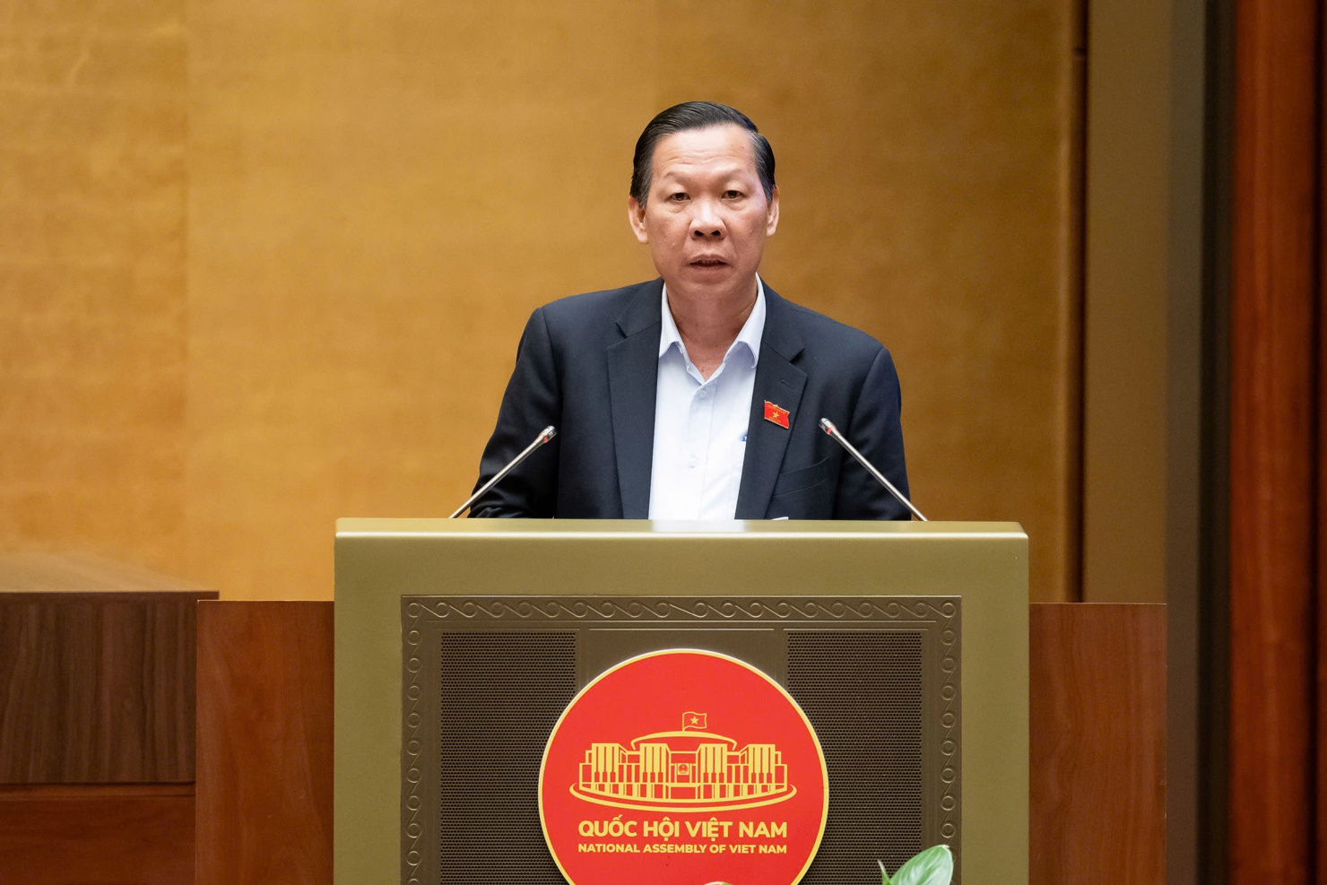 Chủ nhiệm Uỷ ban Kinh tế v&agrave; T&agrave;i ch&iacute;nh Phan Văn M&atilde;i b&aacute;o c&aacute;o thẩm tra.