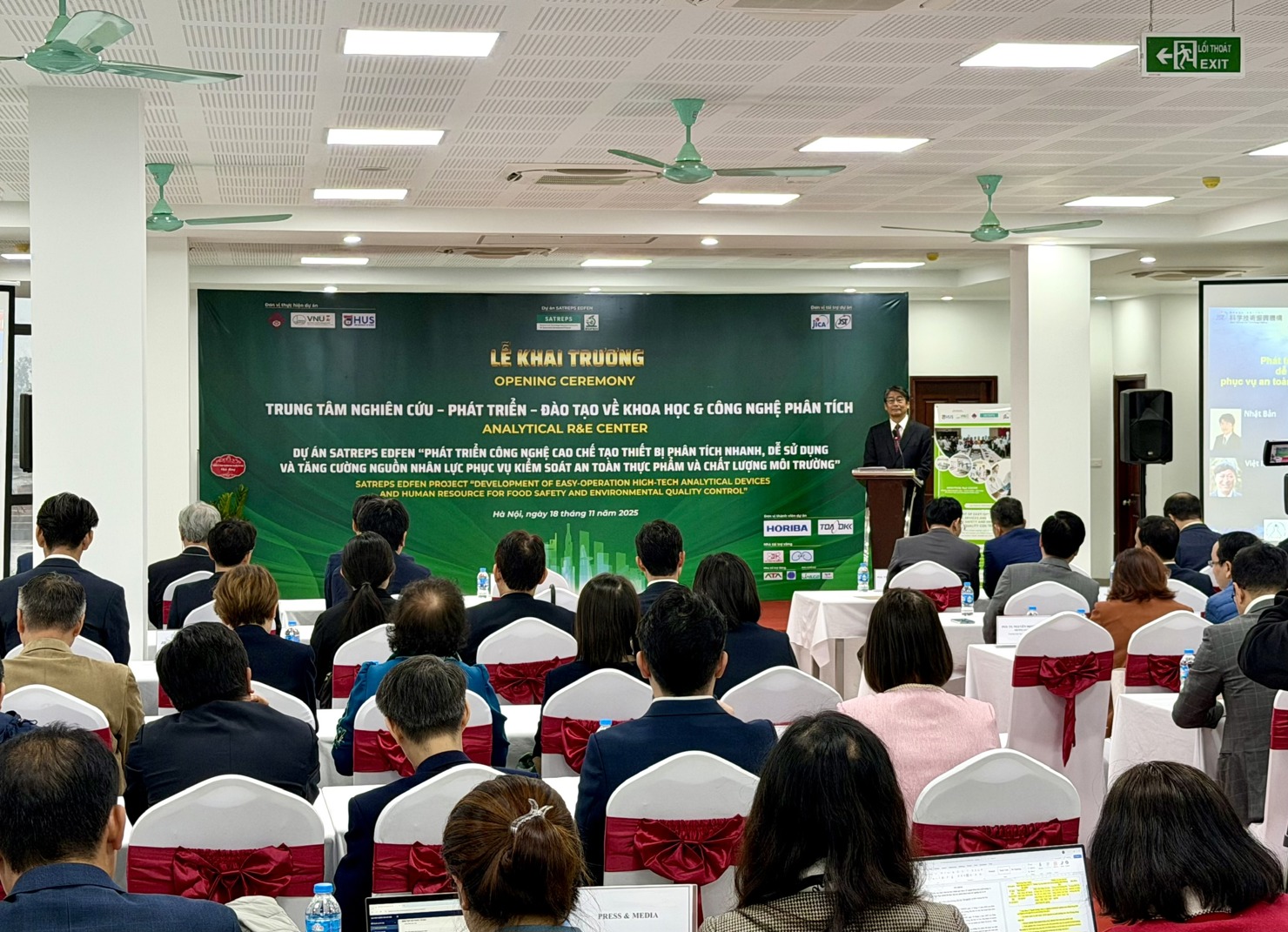 Lễ Khai trương&nbsp;Analytical R&amp;E Center. Ảnh: HD