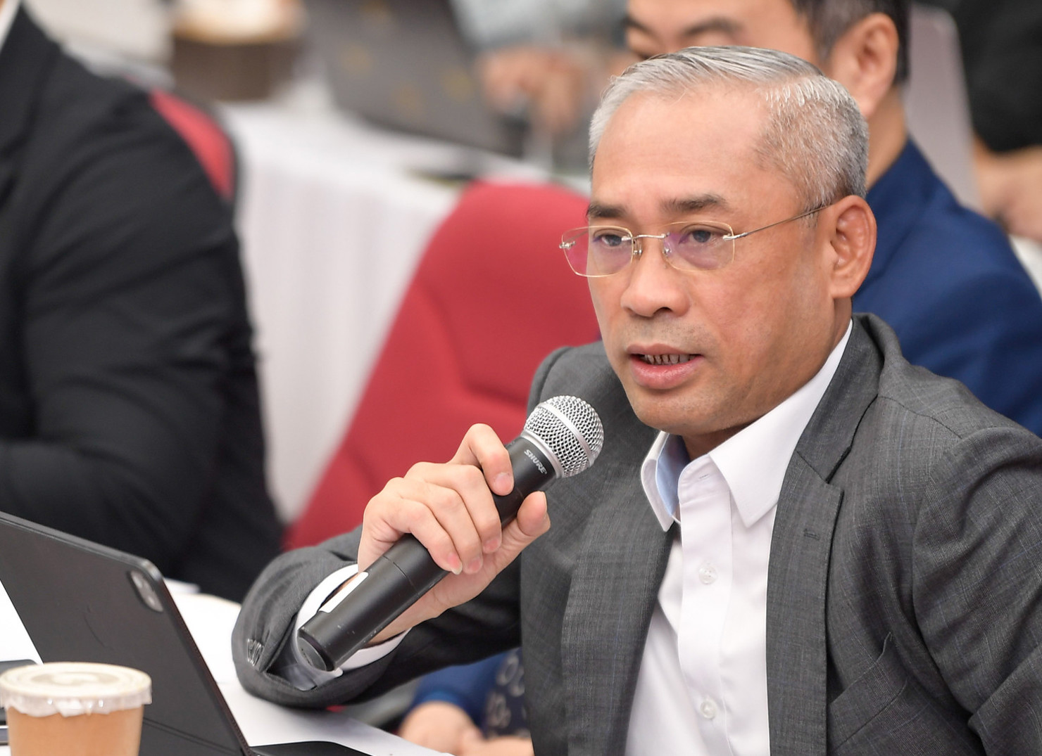 &Ocirc;ng Phan Quốc Đ&ocirc;ng - Ph&oacute; Chi cục trưởng Chi cục Điều tra chống bu&ocirc;n lậu, Cục Hải quan ph&aacute;t biểu tại Toạ đ&agrave;m.