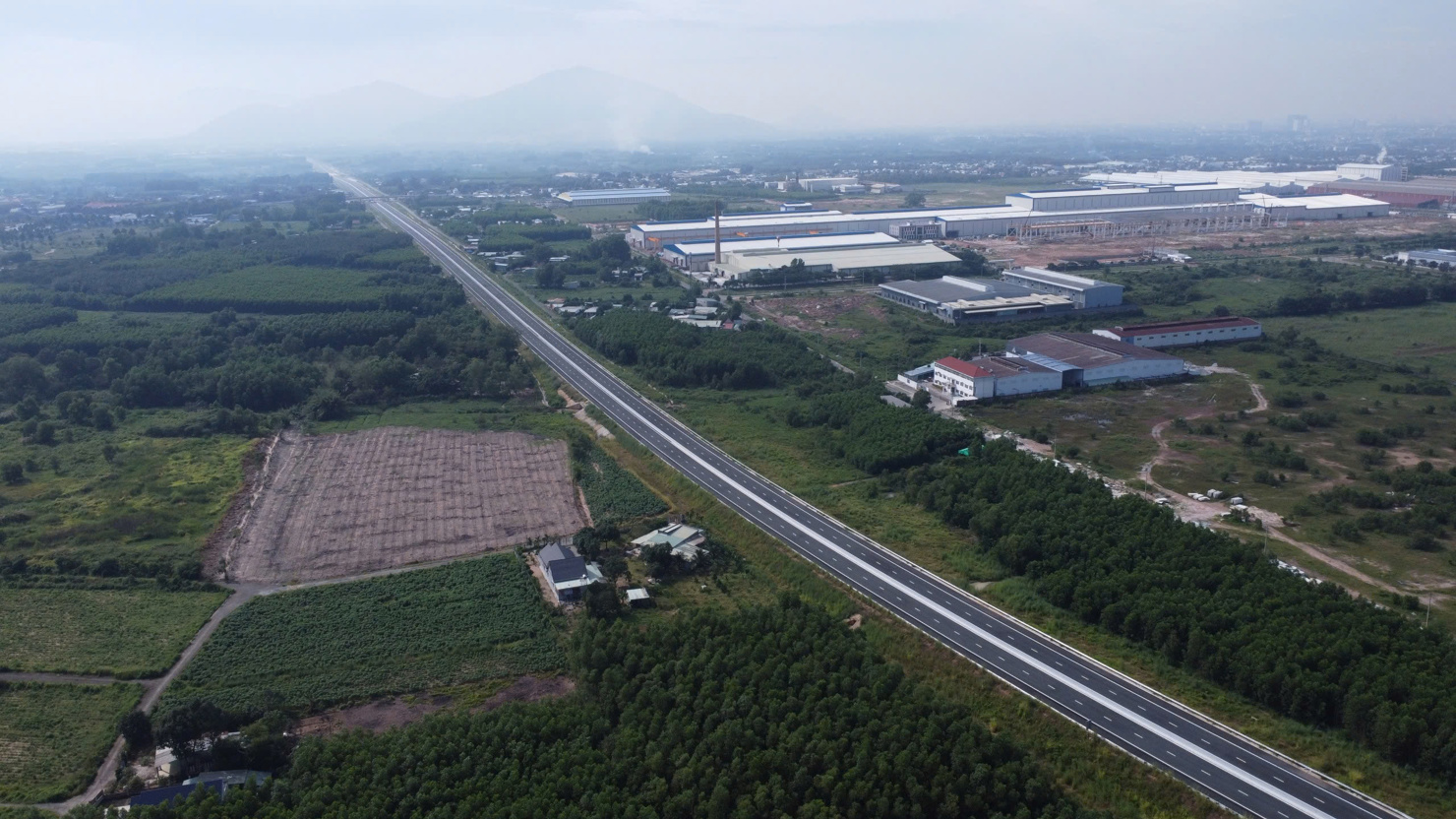 Cao tốc Bi&ecirc;n H&ograve;a &ndash; Vũng T&agrave;u dự kiến th&ocirc;ng xe 19/12, r&uacute;t ngắn &iacute;t nhất 50% thời gian di chuyển giữa TP Hồ Ch&iacute; Minh - Đồng Nai - Vũng T&agrave;u.