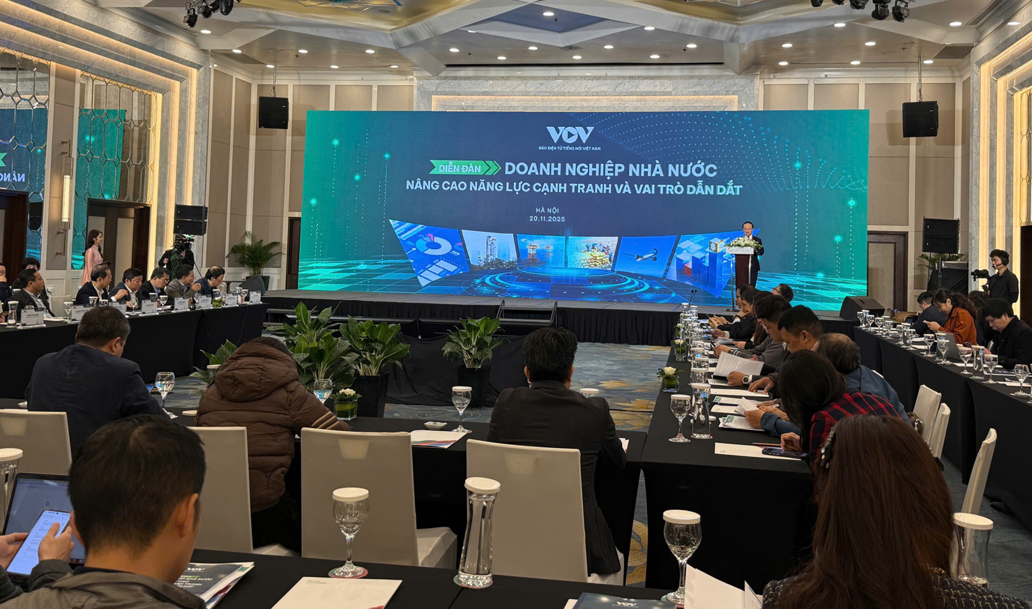 Quang cảnh Diễn đ&agrave;n kinh tế với chủ đề &ldquo;Doanh nghiệp nh&agrave; nước: N&acirc;ng cao năng lực cạnh tranh v&agrave; vai tr&ograve; dẫn dắt&rdquo;.