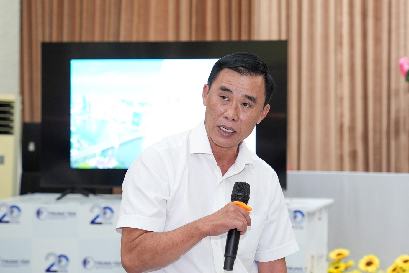 &Ocirc;ng Nguyễn Minh T&ugrave;ng &ndash; Th&agrave;nh vi&ecirc;n HĐTV EVNHCMC đ&oacute;ng g&oacute;p &yacute; kiến v&agrave; ph&aacute;t biểu chỉ đạo về c&ocirc;ng t&aacute;c đầu tư x&acirc;y dựng tại tọa đ&agrave;m