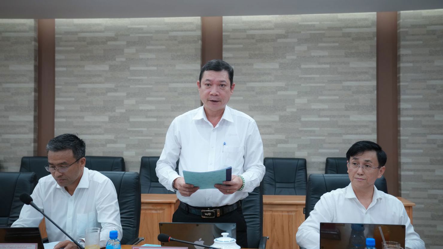 Đồng ch&iacute; Đỗ Ho&agrave;ng Sơn &ndash; Ph&oacute; B&iacute; thư Đảng ủy, Ph&oacute; Gi&aacute;m đốc C&ocirc;ng ty Điện lực B&igrave;nh Dương b&aacute;o c&aacute;o c&ocirc;ng t&aacute;c x&acirc;y dựng Đảng, sản xuất kinh doanh.&nbsp;