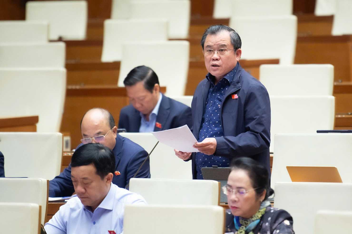 Đại biểu&nbsp;Nguyễn T&acirc;m H&ugrave;ng - TP. Hồ Ch&iacute; Minh ph&aacute;t biểu tại phi&ecirc;n thảo luận.