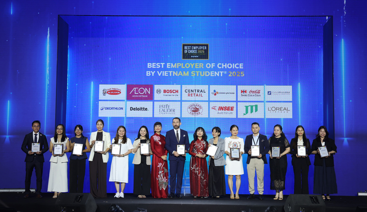 Acecook Việt Nam nằm trong danh s&aacute;ch Top 50 thương hiệu nh&agrave; tuyển dụng hấp dẫn với sinh vi&ecirc;n Việt Nam.