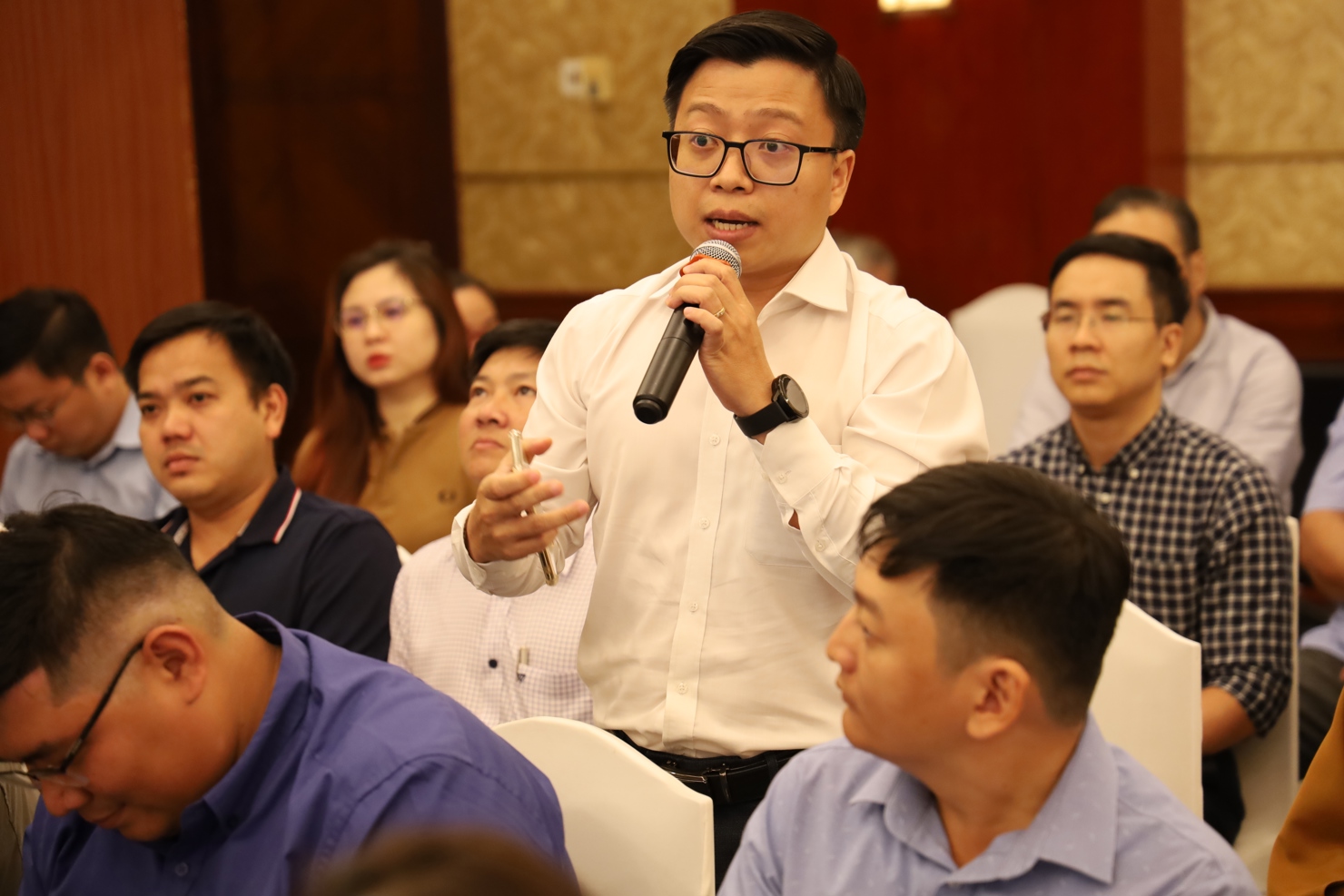 Đại diện doanh nghiệp n&ecirc;u &yacute; kiến tại Diễn đ&agrave;n.&nbsp;