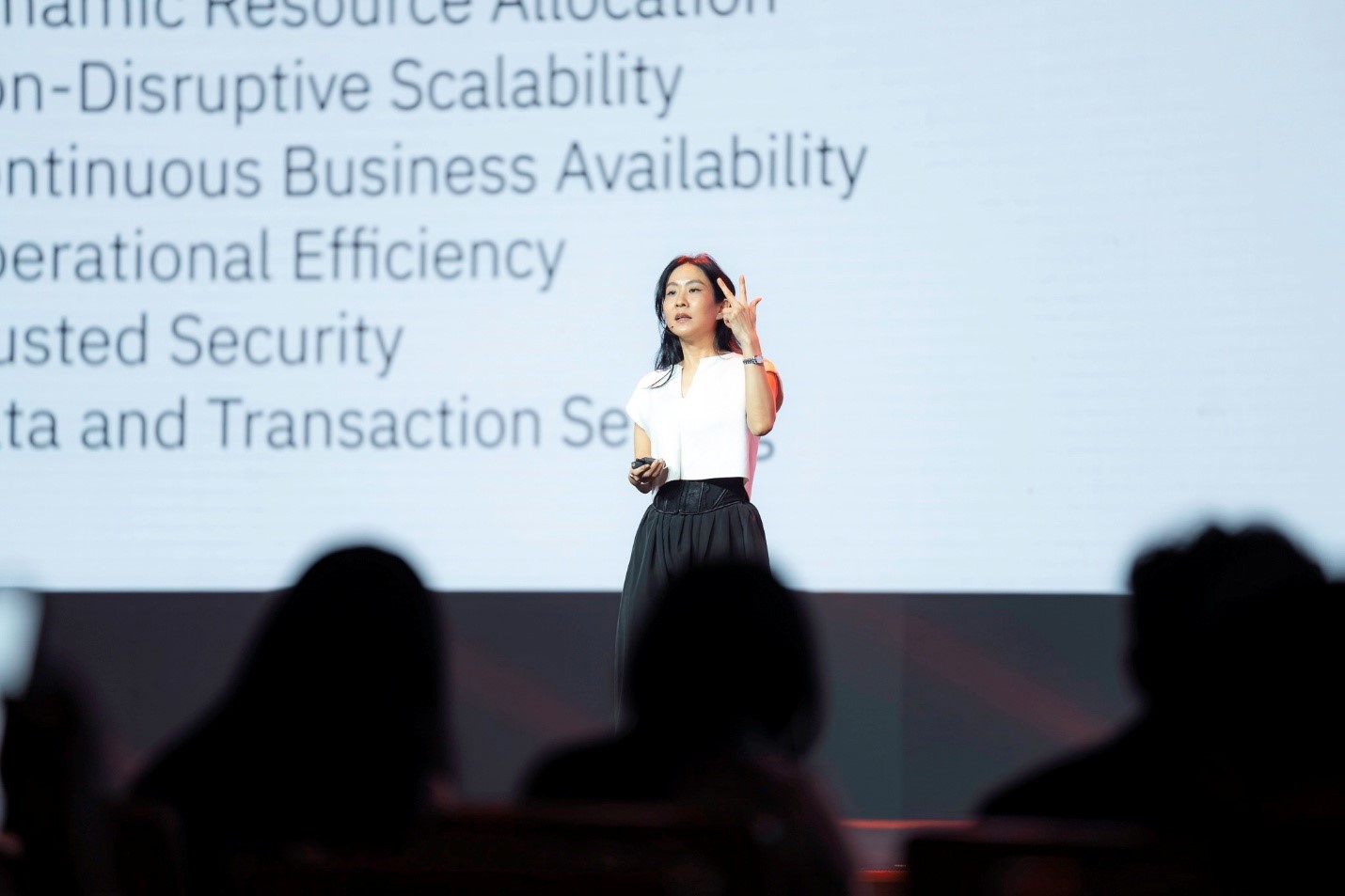 B&agrave; Li Wen Wong - Gi&aacute;m đốc cấp cao phụ tr&aacute;ch IBM LinuxONE v&agrave; Linux on IBM Z, Khối C&ocirc;ng nghệ IBM Ch&acirc;u &Aacute; -Th&aacute;i B&igrave;nh Dương