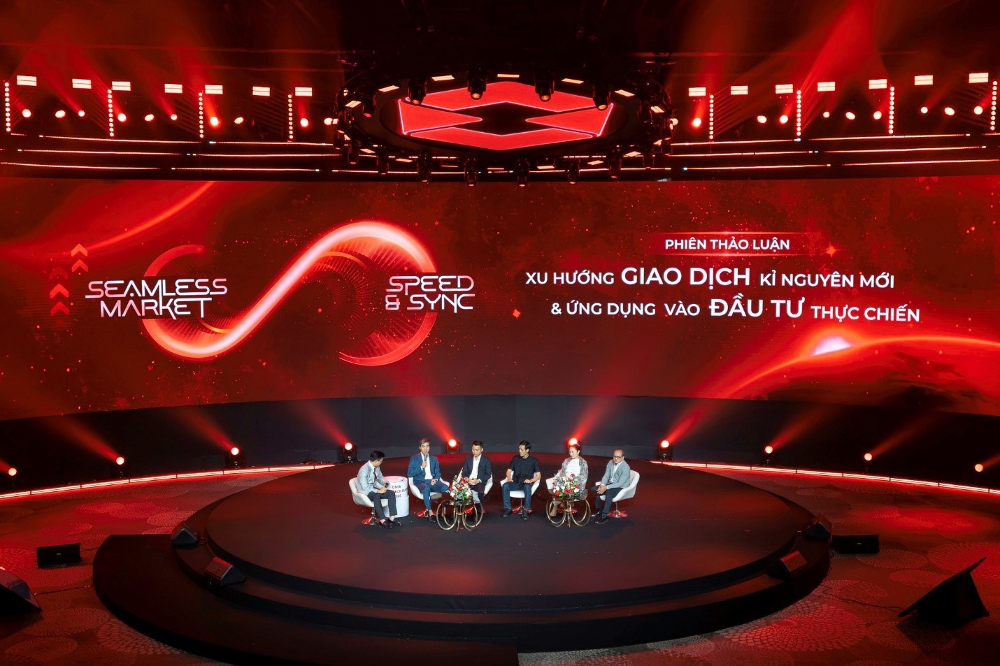 C&aacute;c diễn giả tại phi&ecirc;n thảo luận DNSE Future Tech Summit