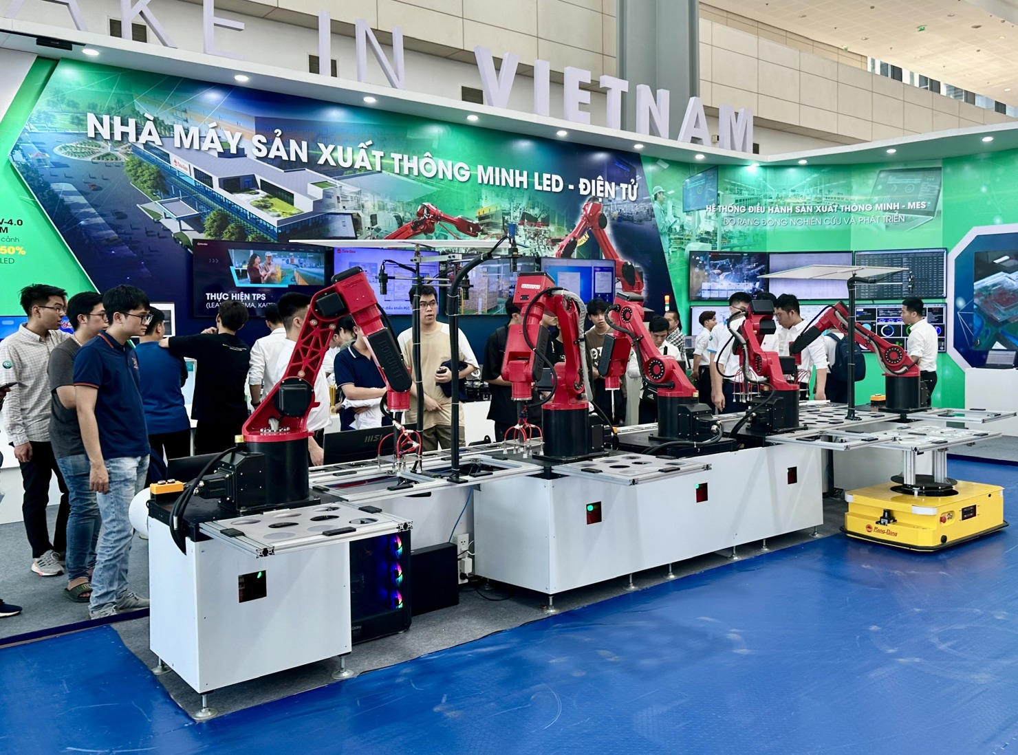 Nhiều doanh nghiệp đ&atilde; đầu tư thiết bị, c&ocirc;ng nghệ hiện đại cho sản xuất. Ảnh: HD