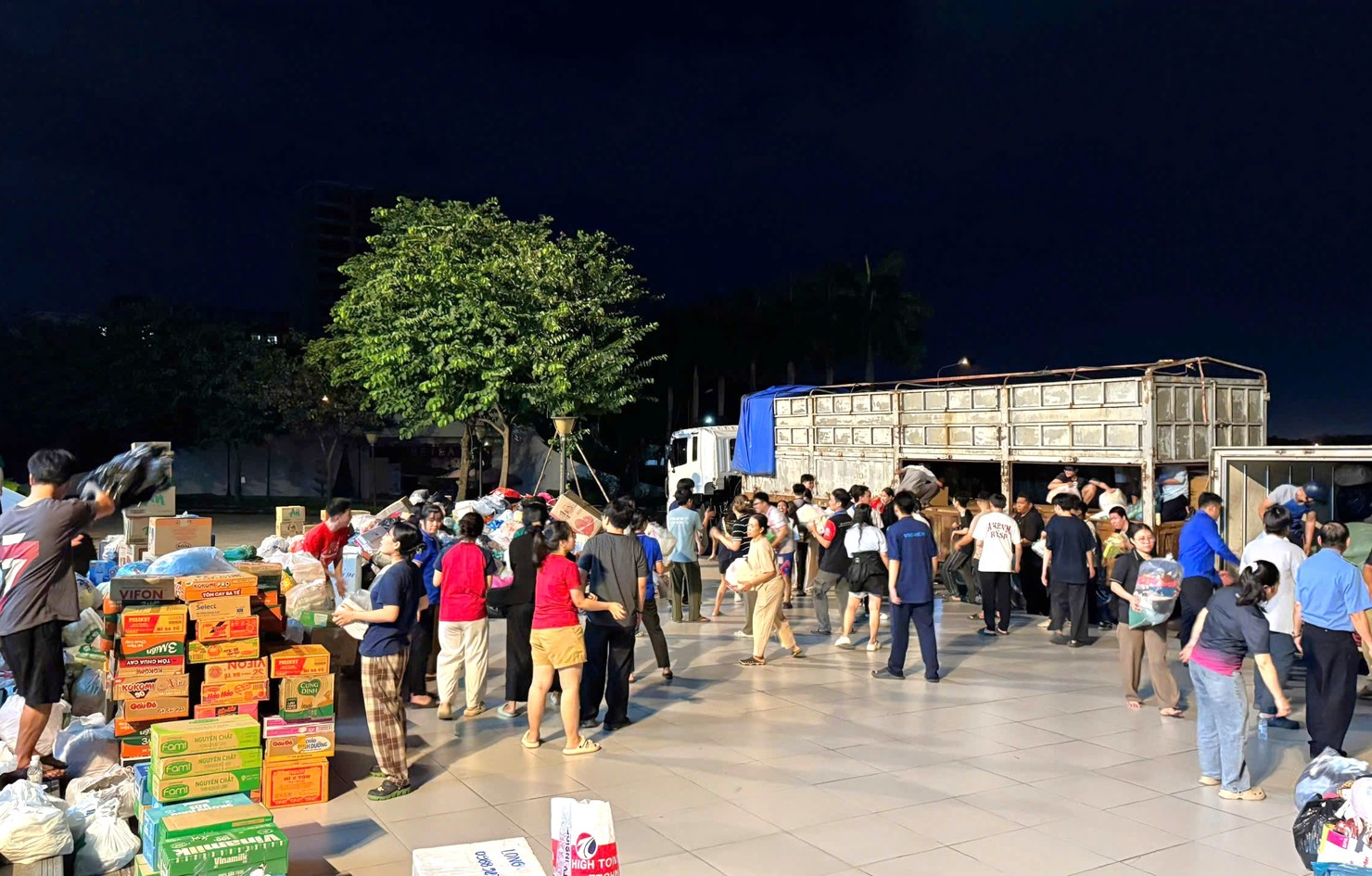 Tấm l&ograve;ng người d&acirc;n TP. Hồ Ch&iacute; Minh đang hướng về miền Trung. Ảnh: PT