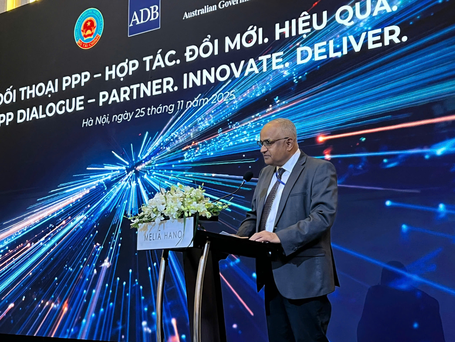 &Ocirc;ng Shantanu Chakraborty - Gi&aacute;m đốc Quốc gia ADB tại Việt Nam ph&aacute;t biểu tại sự kiện. Ảnh: HD