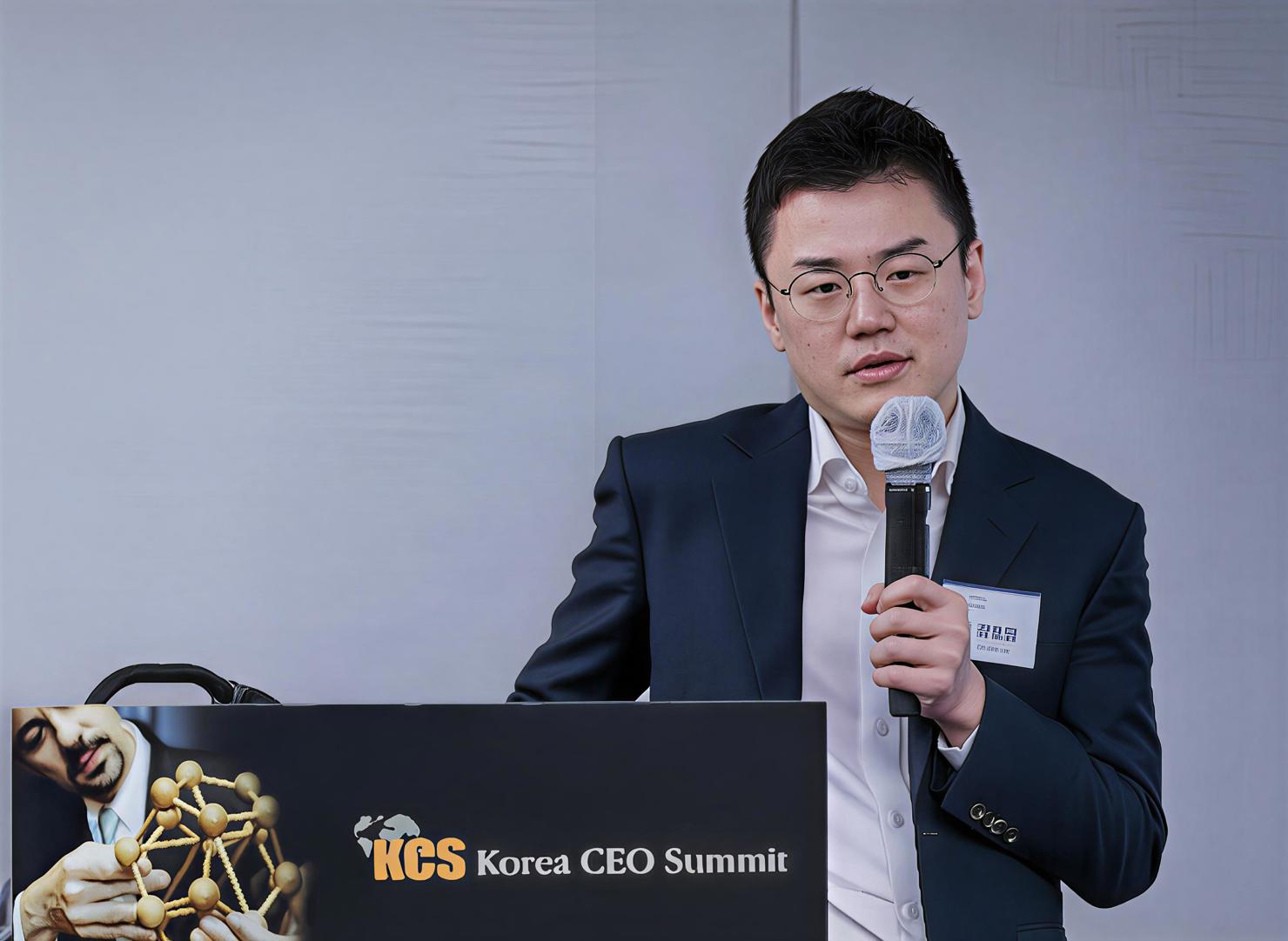 TS. Ho-Young Kim (Đại học Quốc gia Seoul, H&agrave;n Quốc).