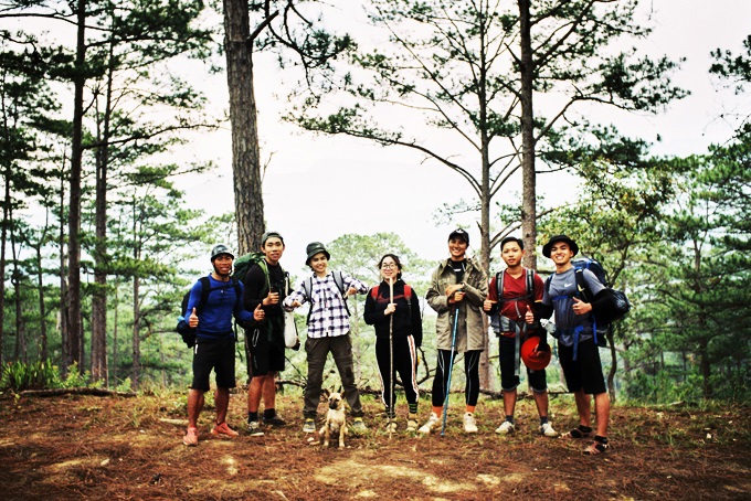 Các bạn trẻ đam mê trekking tham gia khám phá Vườn Quốc gia Bidoup Núi Bà. Ảnh: Vĩnh Thành