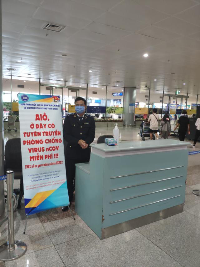 Tuyên truyền tại Nhà ga sân bay Tân Sơn Nhất. Ảnh HQ