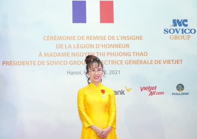 Bà Nguyễn Thị Phương Thảo tại buổi lễ trao Huân chương Bắc đẩu bội tinh do Nhà nước Pháp trao tặng. Ảnh: Phú Long