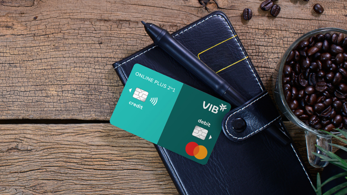 Dòng thẻ VIB Online Plus 2in1 tích hợp 2 tính năng riêng biệt của thẻ tín dụng và thẻ thanh toán. Ảnh: VIB