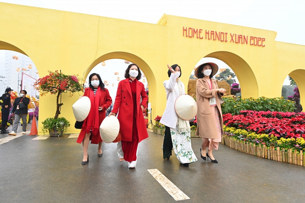 Hơn 7 vạn lượt du khách check in đường hoa Home Hanoi Xuan 2022. Ảnh: Phú Long