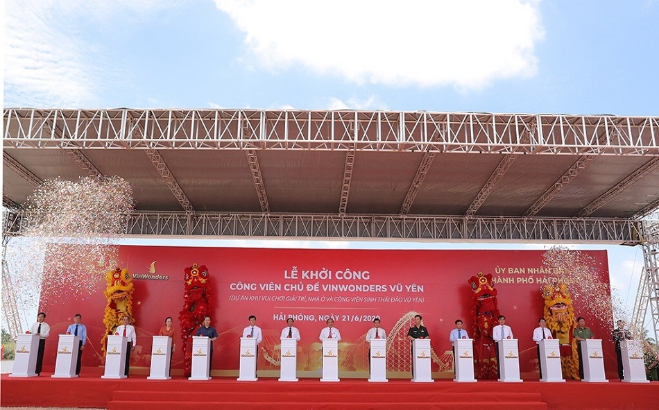 Thủ tướng Nguyễn Xuân Phúc cùng lãnh đạo các bộ, ngành trung ương và địa phương tại Hải Phòng nhấn nút khởi công xây dựng dự án công viên chủ đề có quy mô lớn nhất Việt Nam. Ảnh VIN