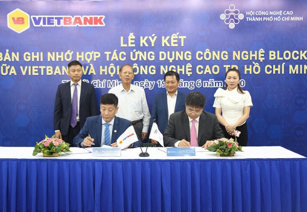 Lễ ký biên bản ghi nhớ hợp tác giữa Vietbank và Hội công nghệ cao TP. Hồ Chí Minh. Ảnh Vietbank