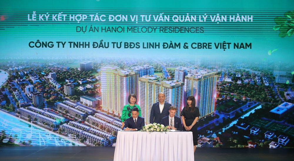 Lễ ký kết hợp tác vận hành dự án Hanoi Melody Residences với CBRE Việt Nam. Ảnh: HTL