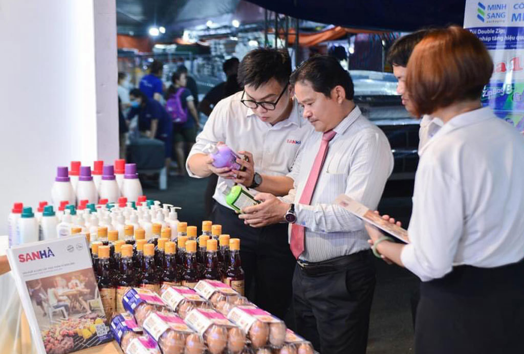Nhiều sản phẩm của tỉnh Long An được quảng bá, kết nối tiêu thụ với nhiều doanh nghiệp trong và ngoài tỉnh. Ảnh: Mai Hương