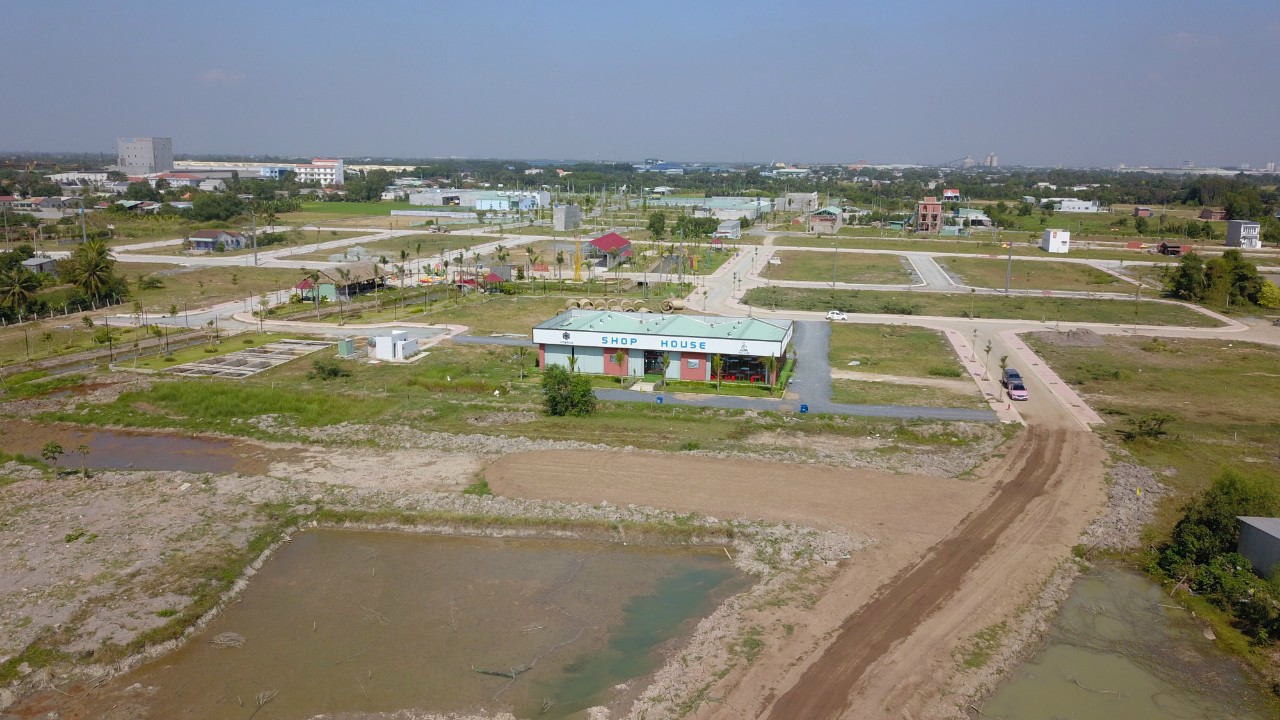 Những năm gần đây, ở các địa bàn giáp ranh TP. Hồ Chí Minh có nhiều dự án khu dân cư. Ảnh: Vũ Quang