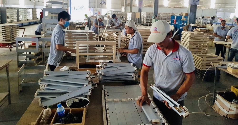 Hoạt động sản xuất tại Công ty Triệu Phú Lộc, huyện Bắc Tân Uyên. Ảnh: Tiểu My