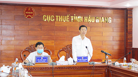 Ông Nguyễn Thanh Bình - Phó Cục trưởng Cục Thuế tỉnh Hậu Giang đảm bảo hoàn thành nhiệm vụ thu ngân sách. Ảnh T. Xoàn