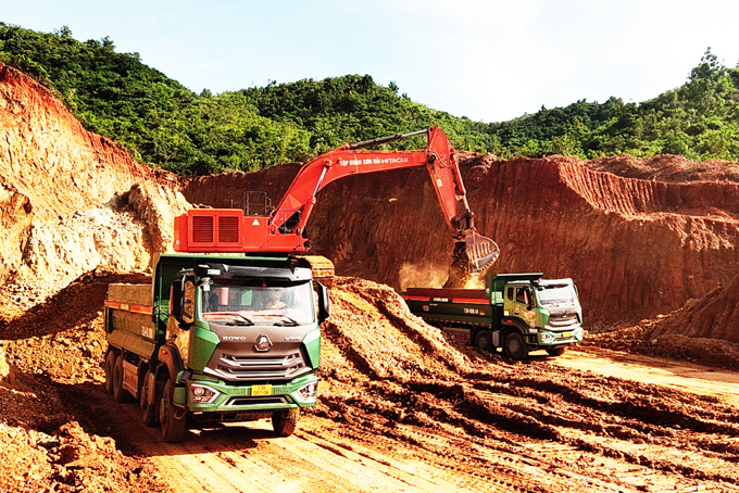 Mỏ vật liệu tại TP. Cam Ranh vừa được tỉnh cấp quyền khai thác cho nhà đầu tư thực hiện dự án cao tốc Bắc - Nam đoạn Nha Trang - Cam Lâm. Ảnh: KN