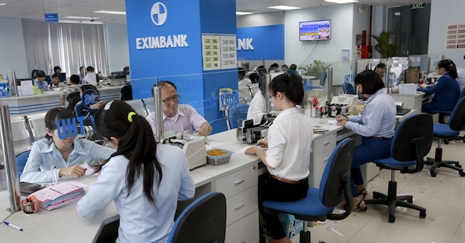 Mức lãi suất tiết kiệm kỳ hạn 12 tháng tại Eximbank đang là 7,7%/năm. Ảnh EIB