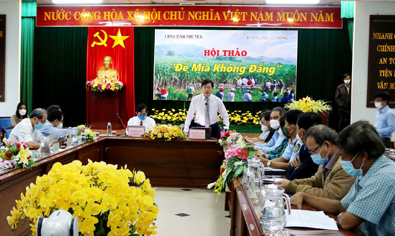 Chủ tịch UBND tỉnh Phú Yên Trần Hữu Thế phát biểu tại hội thảo. Ảnh: Ngô Xuân